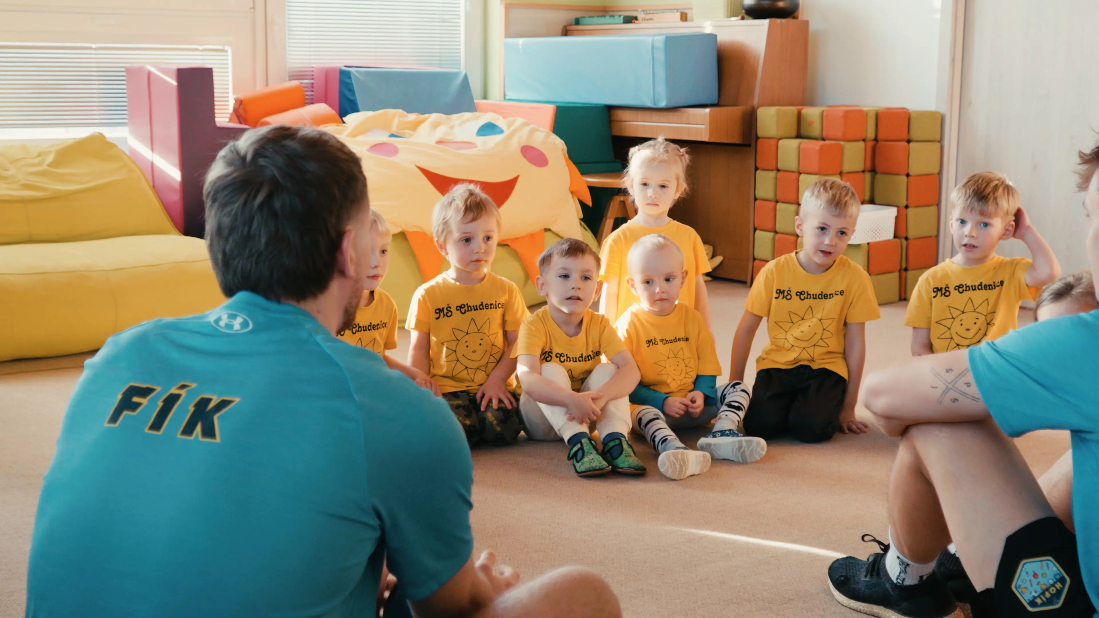 Dopolední program - děti při pohybových aktivitách